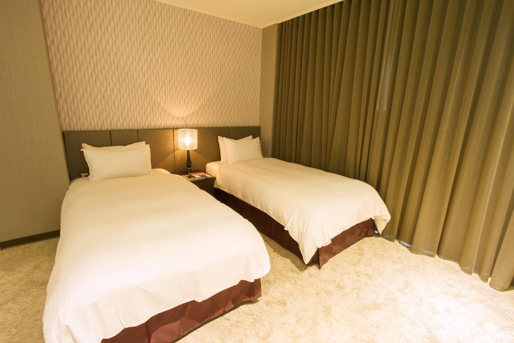 Hunt Champion Hotel Taichung Exterior foto